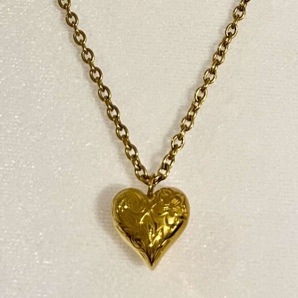 Hey Harper Gold-Plated Stainless Steel Heart Pendant Necklace - Picture 3 of 4